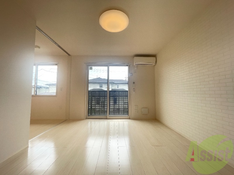 居室・リビング　こちら生活のメインとなる１２．４帖の洋室です。