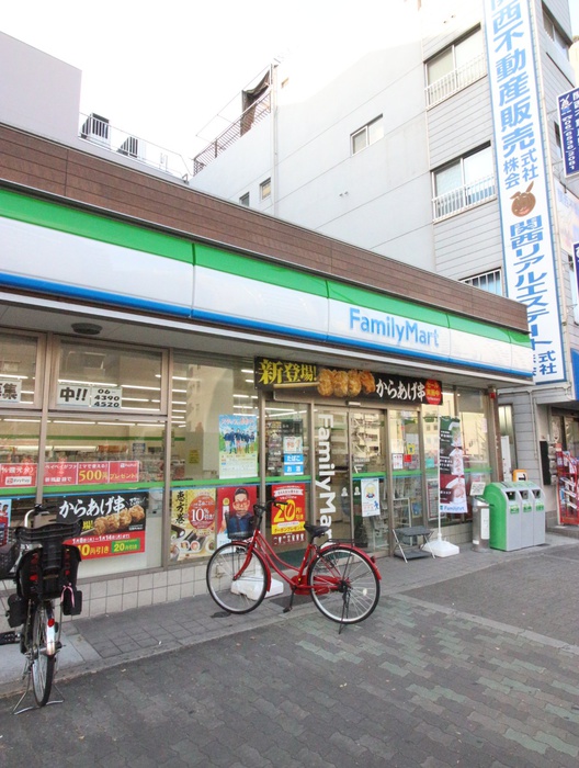 コンビニ　ファミリーマート（コンビニ）まで133m