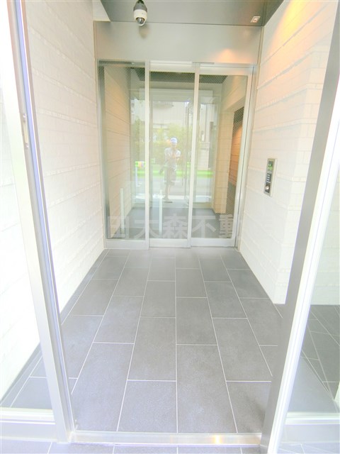 エントランス　防犯カメラTVモニター付オートロック宅配BOXメールBOX