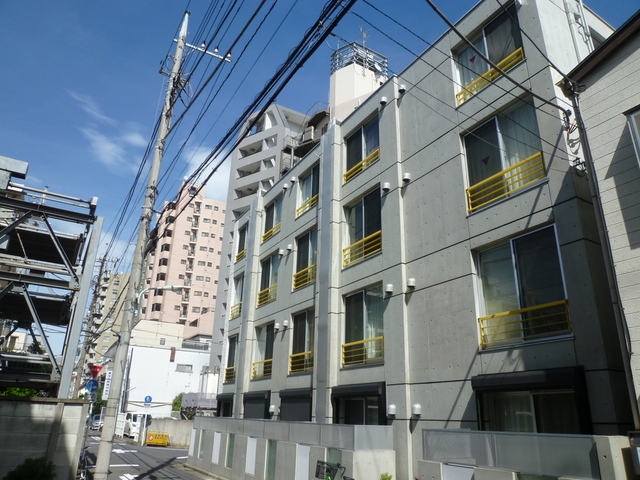 建物外観　★コンクリート打ちっぱなしの外壁が目を引きます★