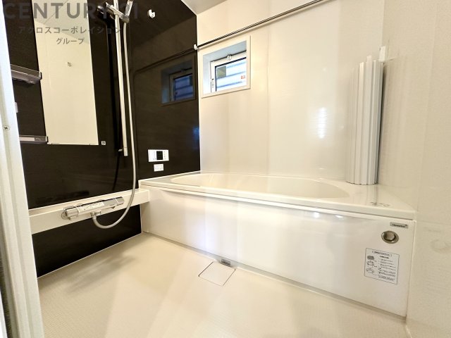 バス・シャワールーム　浴室乾燥機・追い焚き機能付き☆