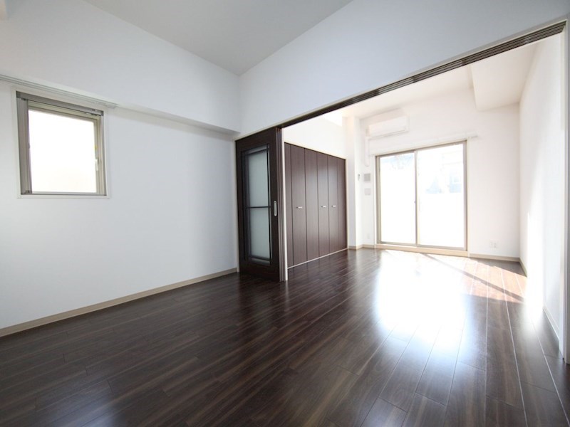 居室・リビング　ＬＤＫ8.8帖　洋室6帖　つなげても仕切っても使えます