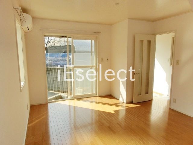 居室・リビング　人気のメゾネットタイプのお部屋です。