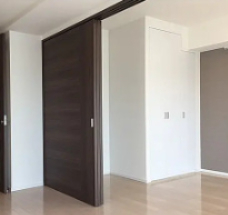 居室・リビング　室内写真は別部屋参考写真になります。