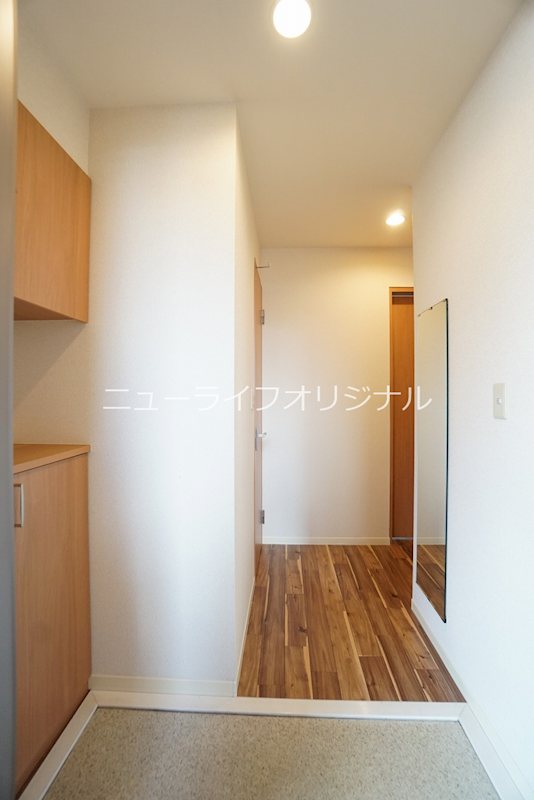 玄関　上下に分かれたシューズボックス