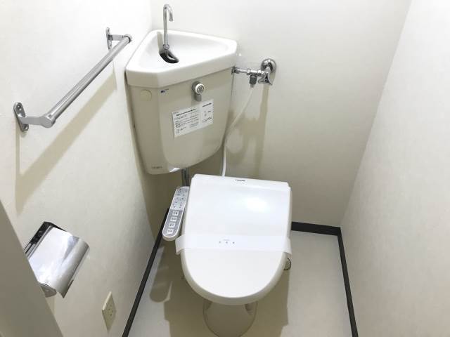トイレ　温水洗浄便座