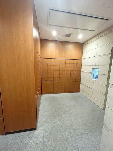 プラウドタワー本町二丁目の玄関写真