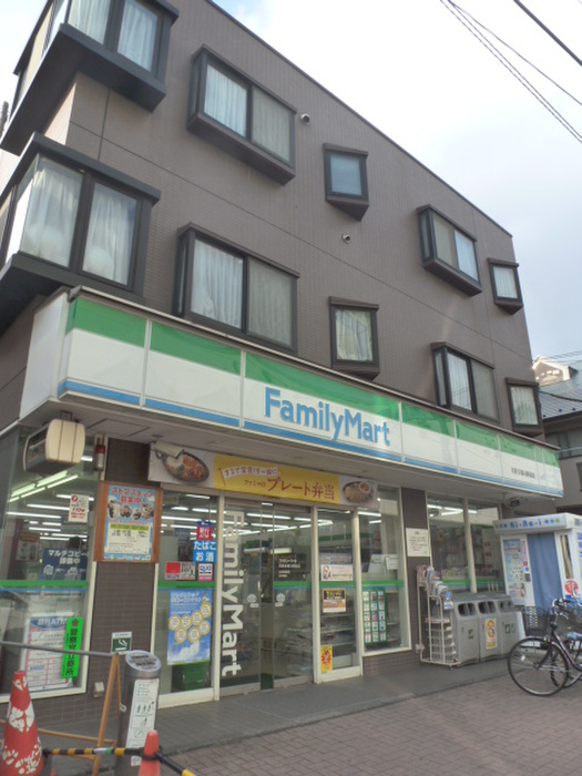 コンビニ　ファミリーマート和泉多摩川駅前店（コンビニ）まで120m