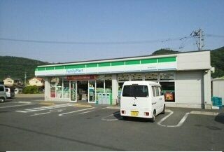 コンビニ　ファミリーマート鶴市町店さん（コンビニ）まで550m