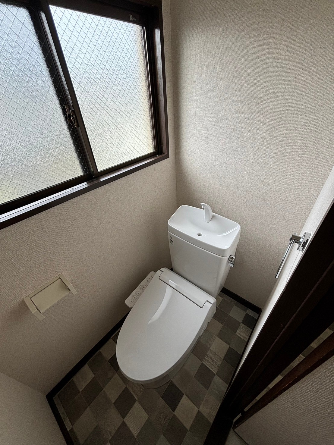 トイレ　同タイプのお部屋です。