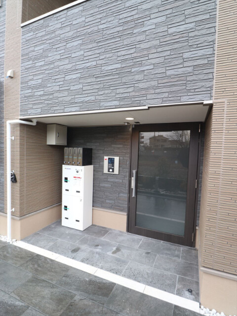 エントランス　オートロック付きで安心です