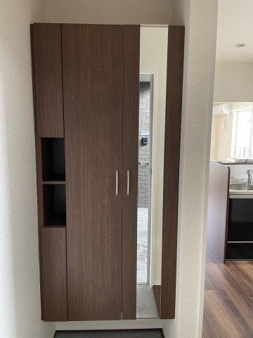 その他部屋・スペース　入居中のため、同タイプ（左右反転）105の室内画像です