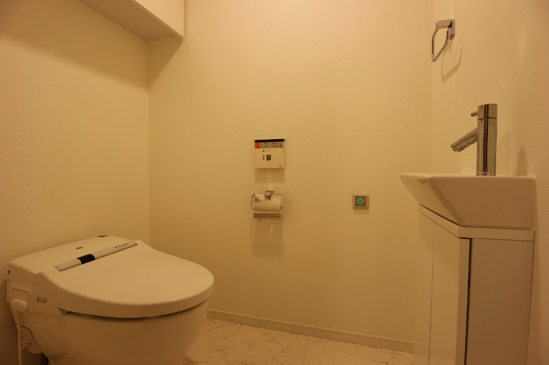 トイレ　お手洗い付きのトイレです。