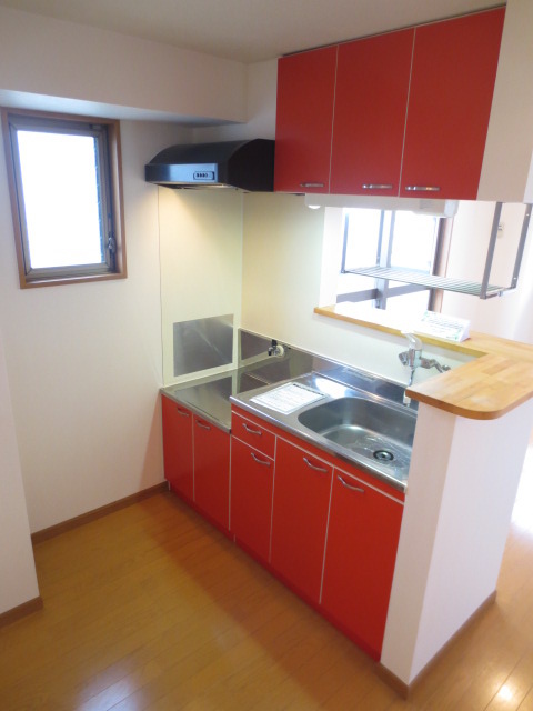 キッチン　同じ部屋タイプの別部屋の写真です。現況と異なる場合は現況を優