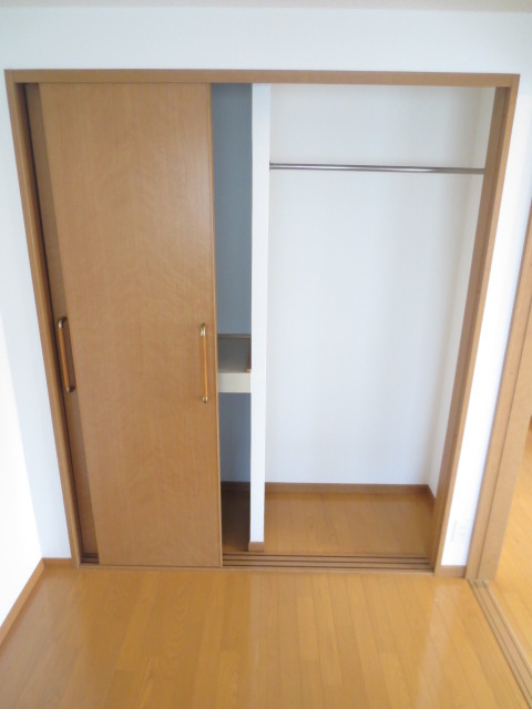 収納　同じ部屋タイプの別部屋の写真です。現況と異なる場合は現況を優