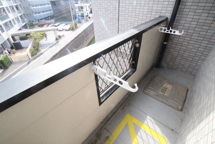 バルコニー　同じ部屋タイプの別部屋の写真です。現況と異なる場合は現況を優