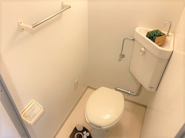 トイレ　参考写真。