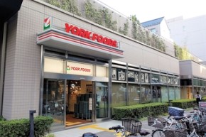 スーパー　ヨークフーズ 新宿富久店（スーパー）まで304m