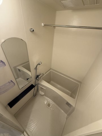 バス・シャワールーム　※写真は同じマンションの違う部屋のものになります。
