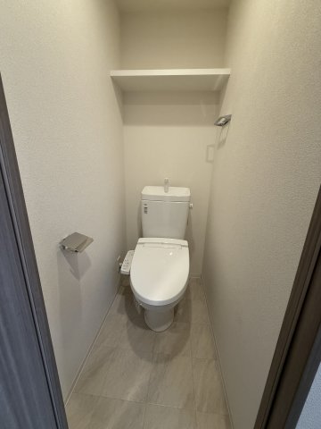トイレ　※写真は同じマンションの違う部屋のものになります。