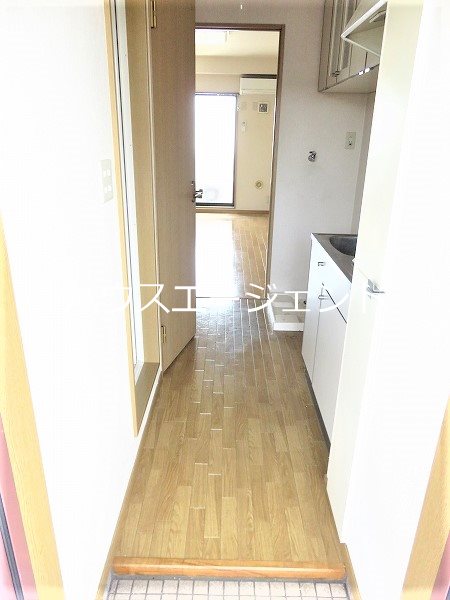 玄関　明るいお部屋がお出迎え※参考画像