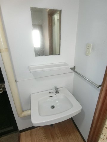 洗面設備　手洗いうがい時に便利な洗面台です♪