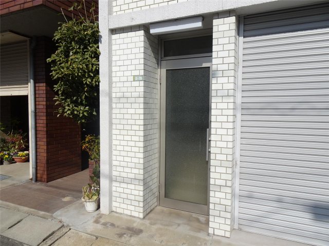 エントランス　建物入り口です♪