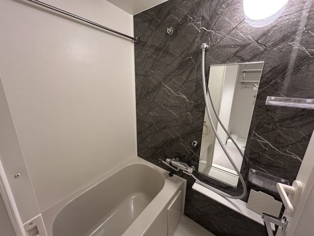 バス・シャワールーム　※別部屋の参考写真です。