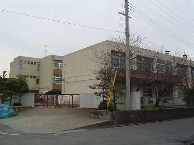 中学校　西城陽中学校（中学校）まで640m
