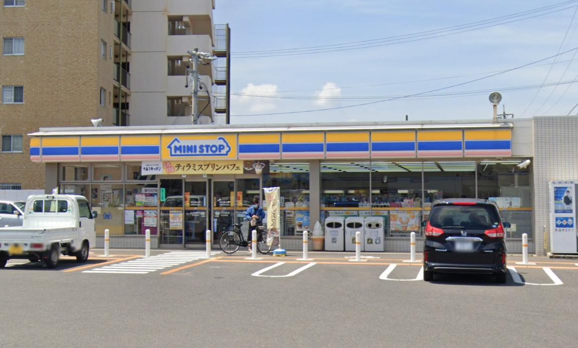 コンビニ　ミニストップ 津栗真町屋店（コンビニ）まで732m