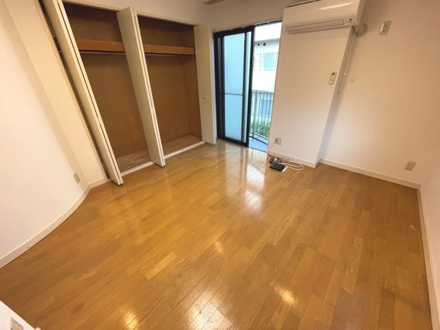 居室・リビング　エアコン付きで快適に過ごせます