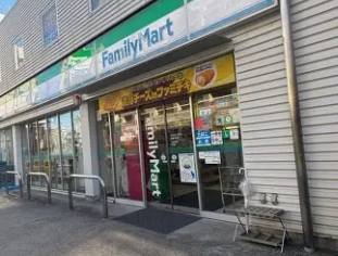 コンビニ　ファミリーマート目黒中央町店（コンビニ）まで305m