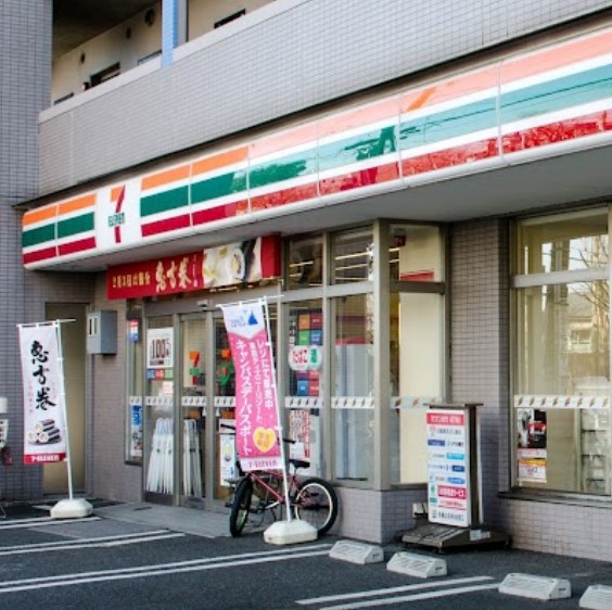 コンビニ　セブンイレブン 立川曙町3丁目店（コンビニ）まで586m