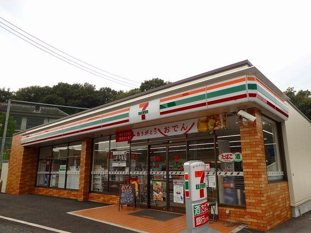 コンビニ　セブンイレブン（コンビニ）まで400m