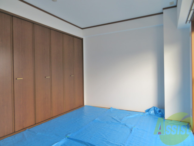 その他部屋・スペース　こちらは寝室です。広々としていて快適に過ごせますよ。