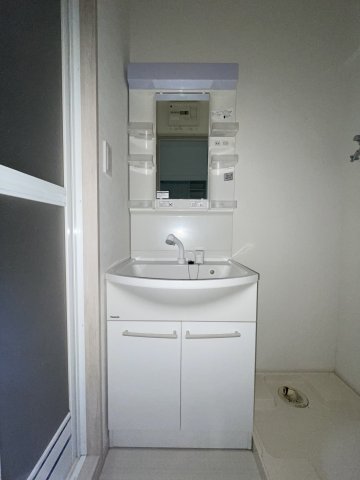 洗面設備　独立洗面台もあり、朝の身支度が楽に行えます。