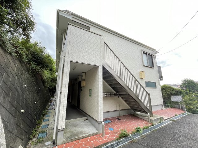 建物外観　急本線「堀ノ内」駅徒歩12分の立地です。毎日の通勤・通学に便