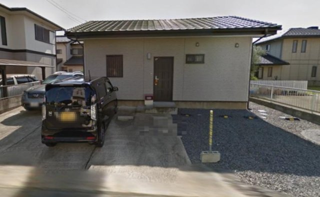 駐車場　建物横に縦列で2台駐車可能です