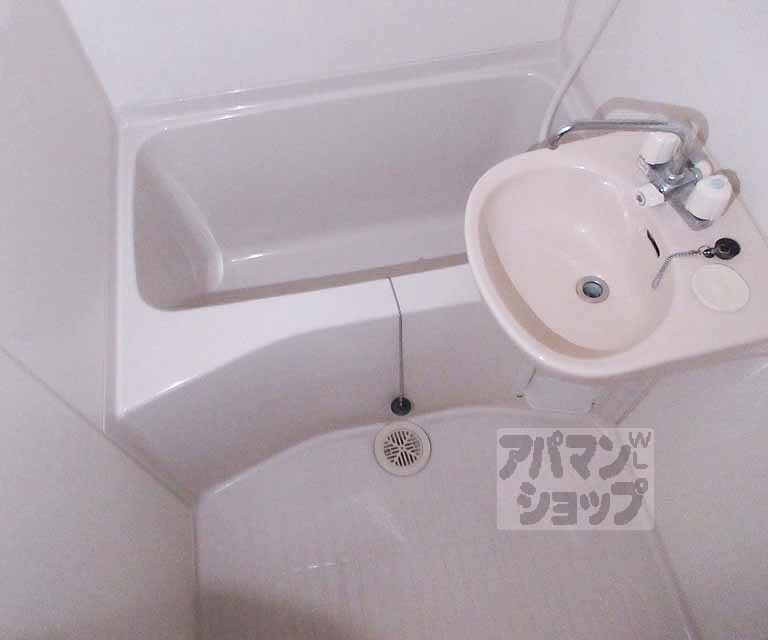バス・シャワールーム　コンパクトなお風呂です