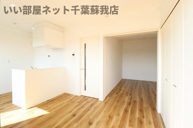 居室・リビング　こちらのリビングで趣味の時間をお楽しみください