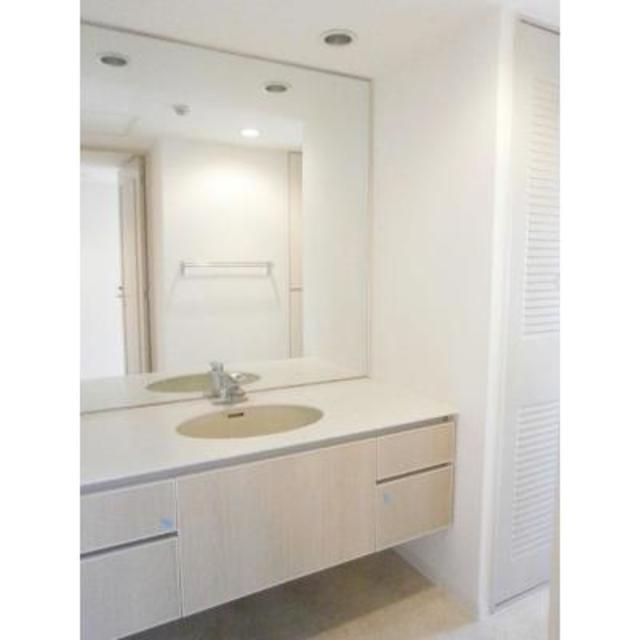 洗面設備　※写真は同タイプ住戸です。