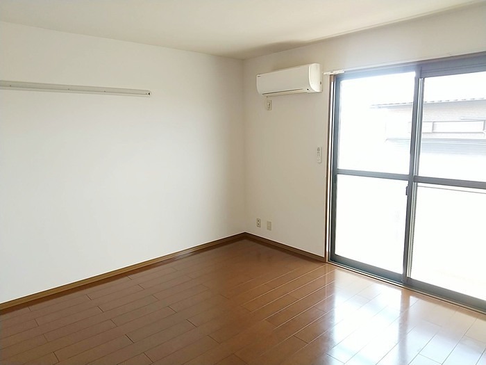 居室・リビング　明るいお部屋です