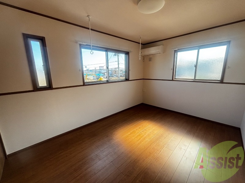 その他部屋・スペース　寝室になりそうな洋室です。シンプルで落ち着きますね。