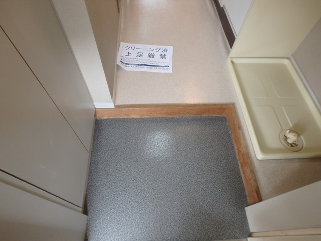 玄関　※別部屋参考写真