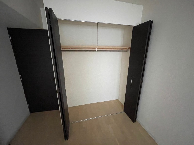 収納　クローゼットは奥行きもあり、荷物が多い方でも安心です。