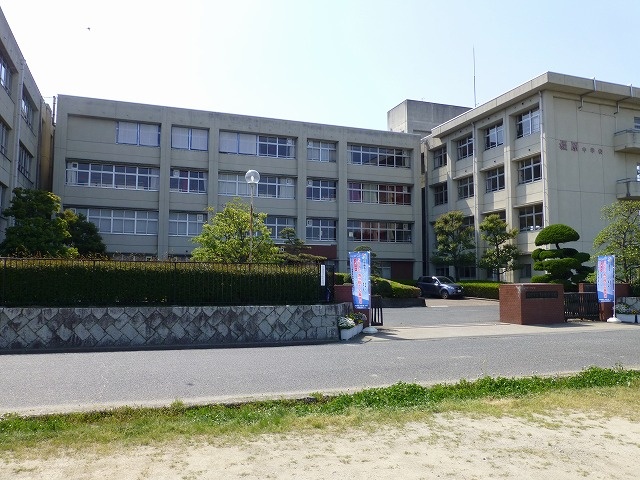 中学校　橿原市立橿原中学校（中学校）まで2297m