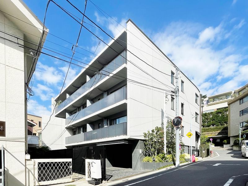 建物外観　住宅街に佇む低層賃貸マンション。コンセプトは＜１×Ｎ＞「住…