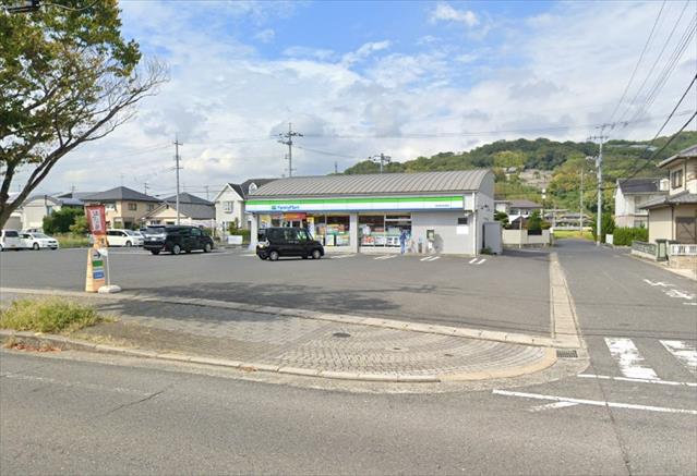 コンビニ　ファミリーマート西大寺松崎店（コンビニ）まで741m
