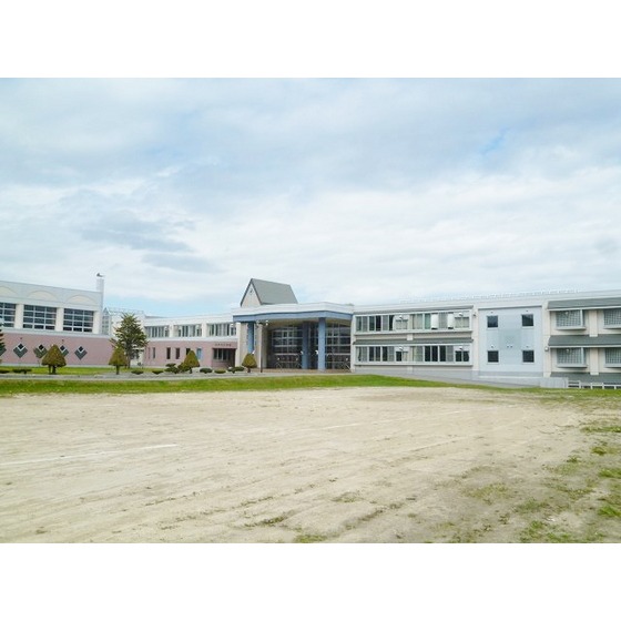 中学校　北見市立北中学校（中学校）まで1413m