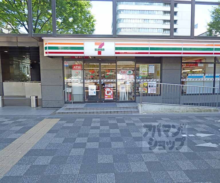 コンビニ　セブンイレブン烏丸御池店（コンビニ）まで250m